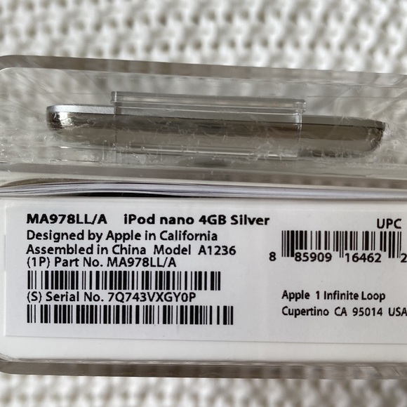 Ipod nano 4GB Silver Model A1236 - Picture 7 of 7